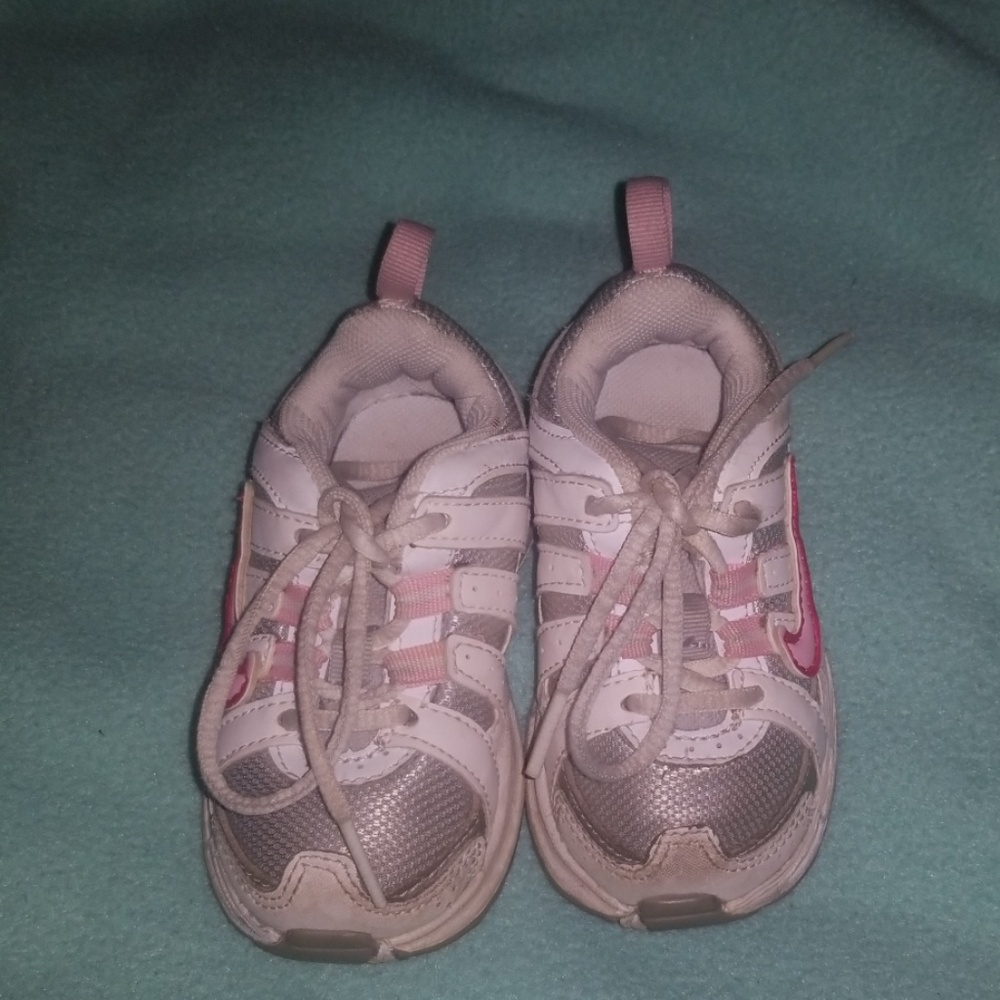Nike toddler size 5 sneakers